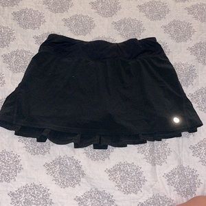 Pleated lulu skirt!!